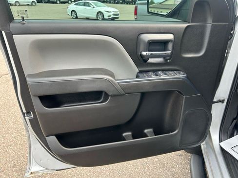 Used 2018 Chevrolet Silverado 1500 Custom w/ Custom Convenience Package AWD/4WD image 16