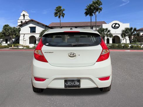Used 2013 Hyundai Accent SE image 3