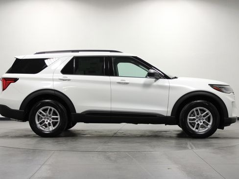 New 2026 Ford Explorer Active image 3