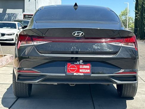 Used 2022 Hyundai Elantra SEL w/ Convenience Package FWD image 8
