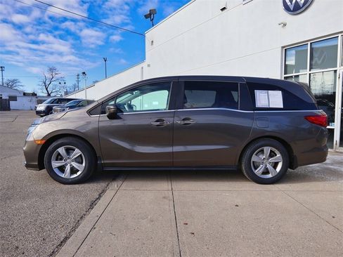 Used 2018 Honda Odyssey EX image 2