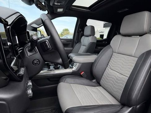 Used 2022 Chevrolet Silverado 1500 ZR2 w/ Technology Package image 10