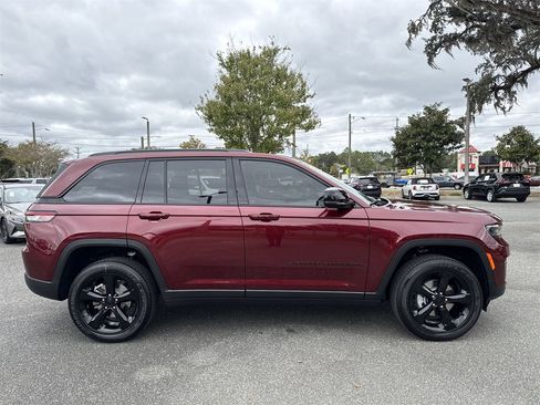 New 2025 Jeep Grand Cherokee Altitude image 2