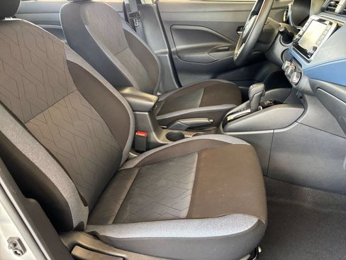 Used 2025 Nissan Versa SV FWD image 33
