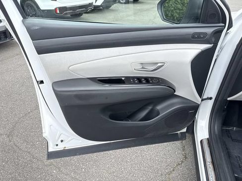 Used 2025 Hyundai Tucson Limited FWD image 13