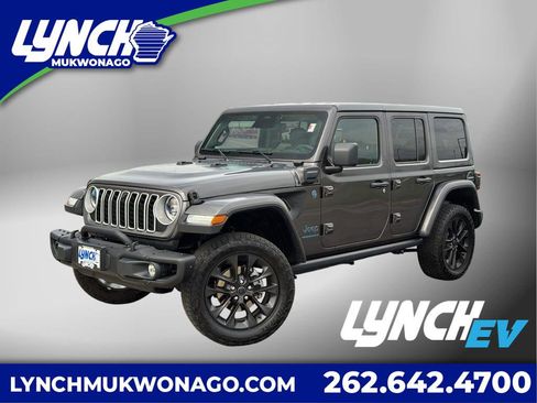 Used 2025 Jeep Wrangler Unlimited Sahara AWD/4WD image 1