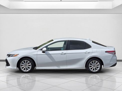 Used 2019 Toyota Camry LE w/ Convenience Package FWD image 8