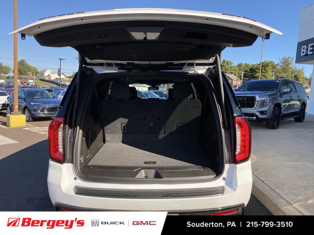 Used 2021 GMC Yukon XL AT4 w/ AT4 Premium Plus Package AWD/4WD image 30