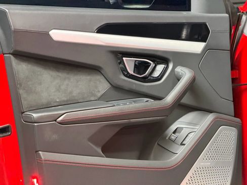 Used 2019 Lamborghini Urus Sport Utility 4D image 29