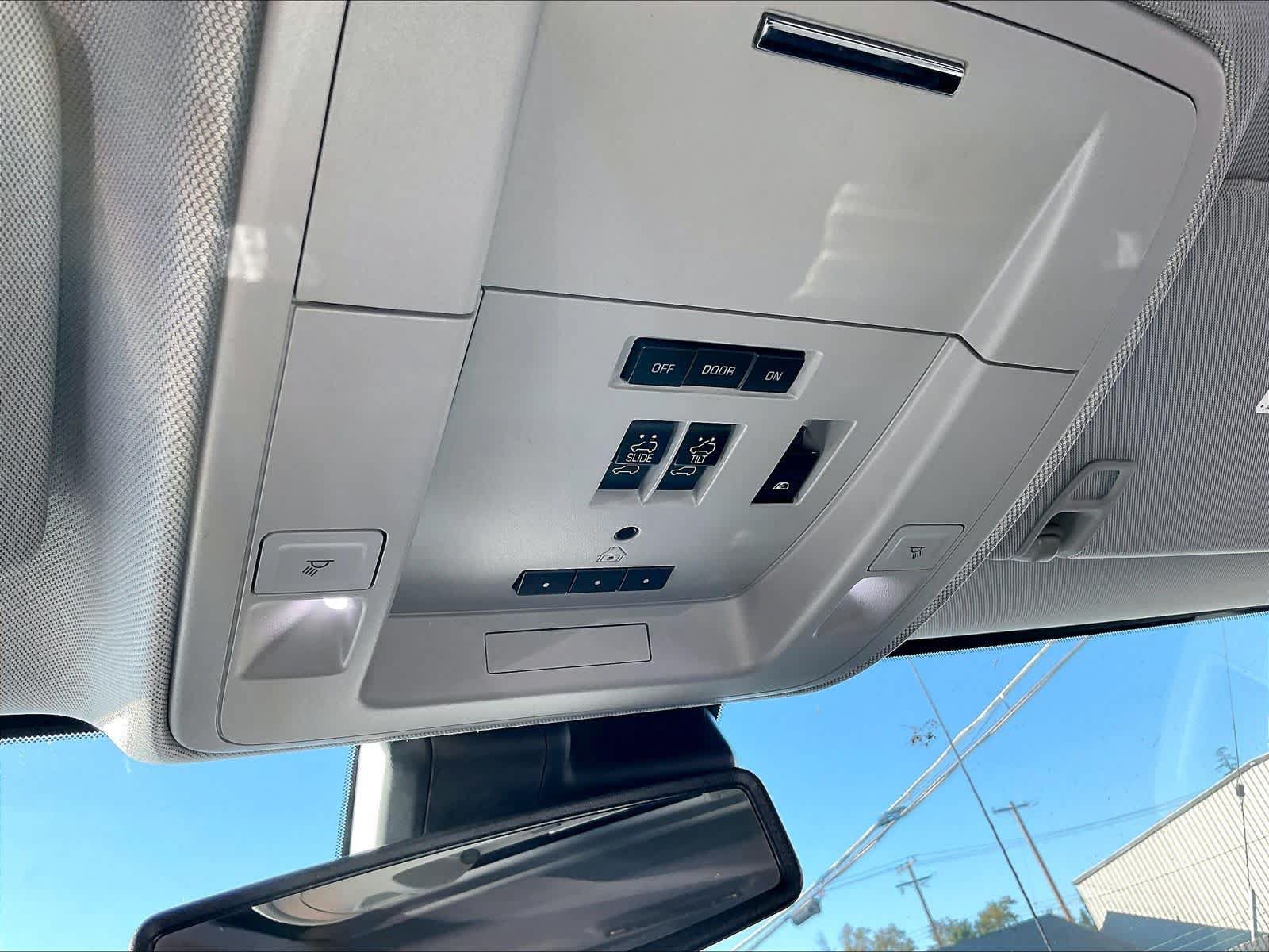 Used 2018 GMC Sierra 2500 Denali w/ Duramax Plus Package AWD/4WD image 37