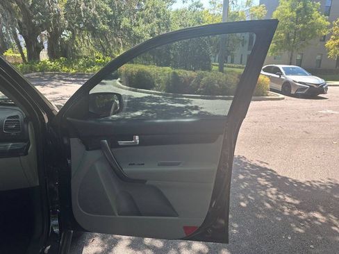 Used 2014 Kia Sorento LX FWD image 19