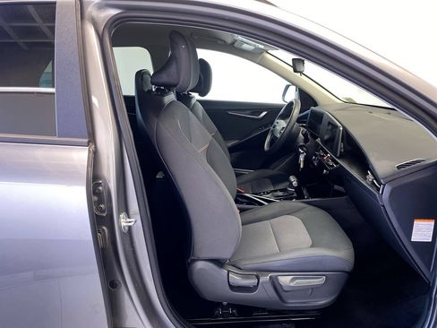 Certified 2025 Kia Niro LX FWD image 28