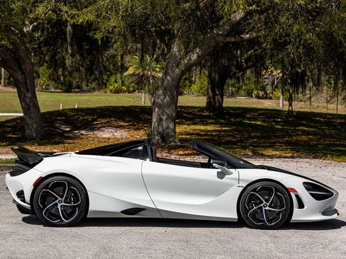 Used 2024 McLaren 750S Spider image 10