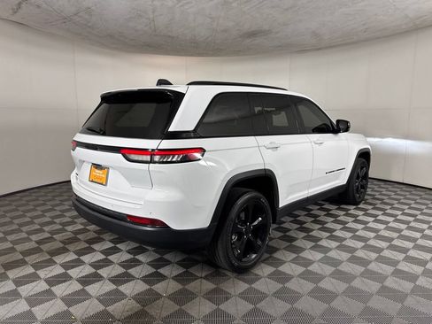Certified 2023 Jeep Grand Cherokee Altitude AWD/4WD image 6