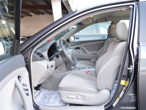 Used 2011 Toyota Camry LE image 11