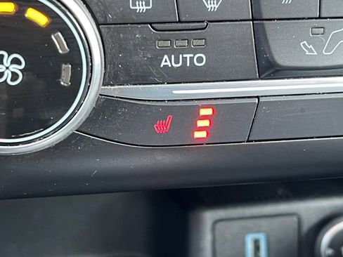 Used 2020 Ford Escape SE image 25