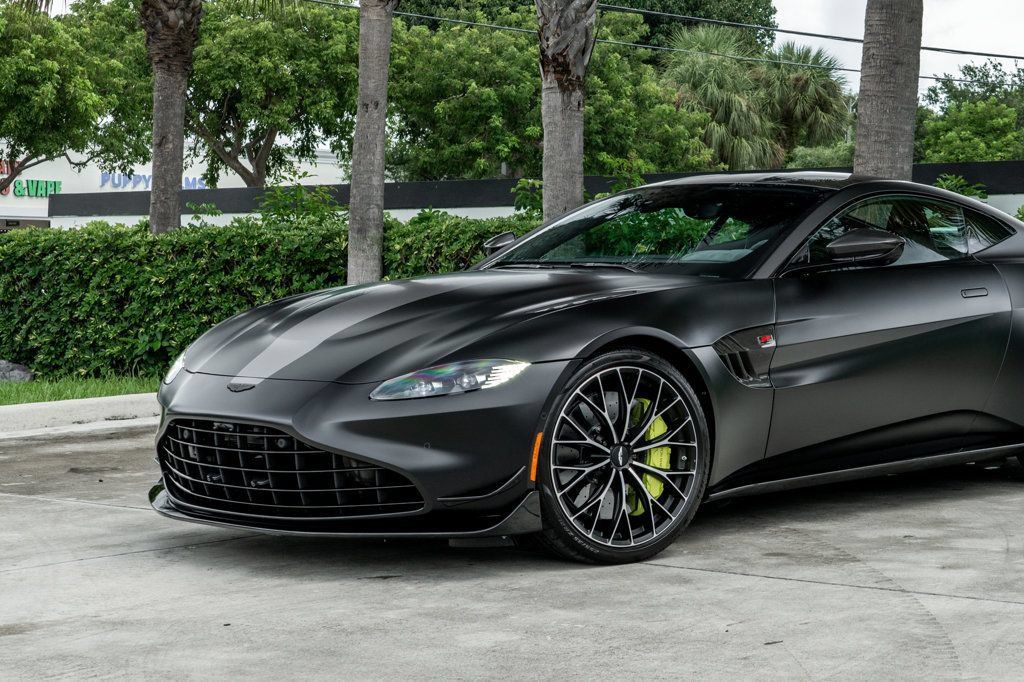 Used 2023 Aston Martin V8 Vantage Coupe RWD image 2