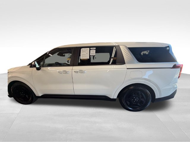 Used 2025 Kia Carnival FWD image 2