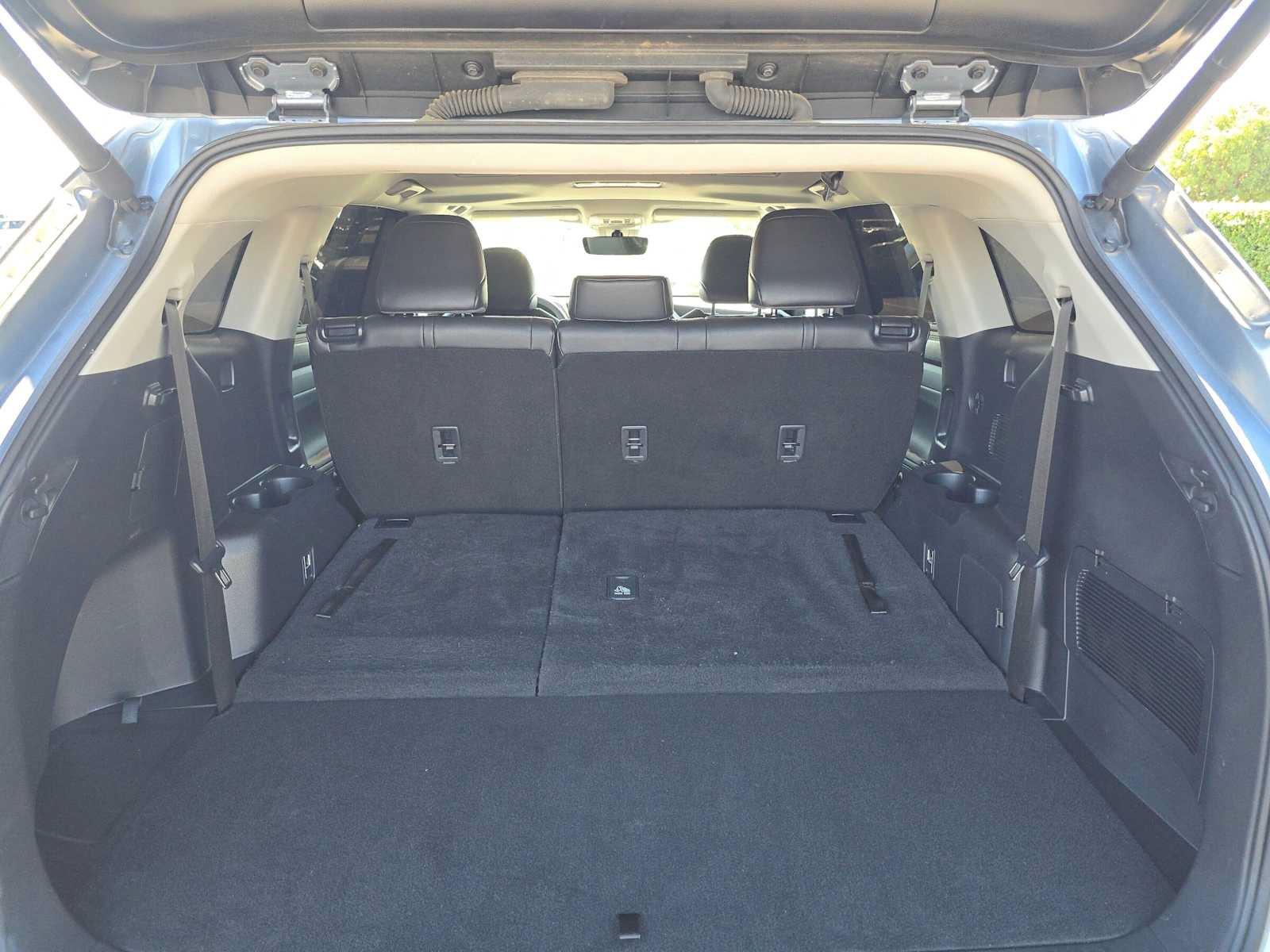 Used 2024 Toyota Highlander XLE FWD image 16