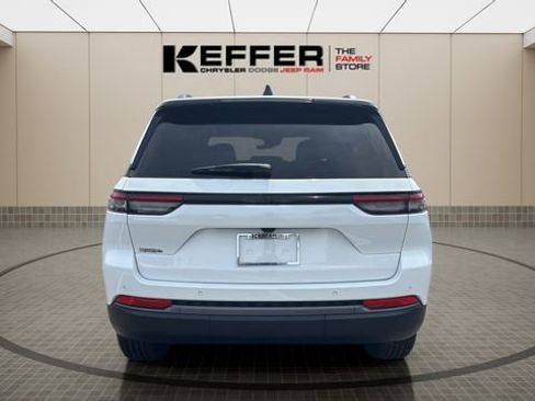 New 2026 Jeep Grand Cherokee Altitude RWD image 4