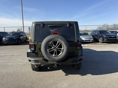 Used 2016 Jeep Wrangler Unlimited Sahara image 7