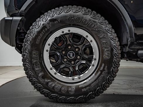Used 2022 Ford Bronco Badlands w/ Sasquatch Package AWD/4WD image 10