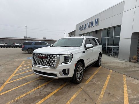 Used 2021 GMC Yukon Denali w/ Denali Premium Package image 3