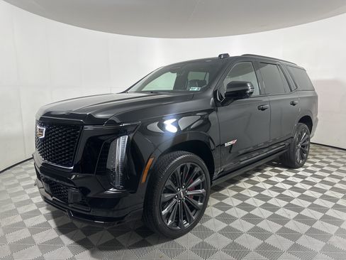 Used 2025 Cadillac Escalade V AWD/4WD image 3