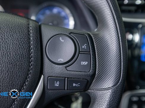 Used 2018 Toyota Corolla LE FWD image 15