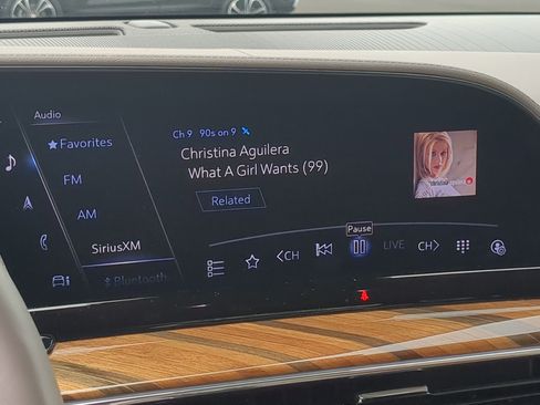 Certified 2024 Cadillac Escalade Premium Luxury Platinum AWD/4WD image 12