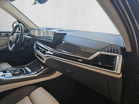 Used 2024 BMW X7 M60i AWD/4WD image 21