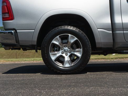 Used 2020 RAM 1500 Laramie AWD/4WD image 10