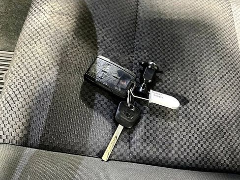 Used 2018 Chevrolet Silverado 1500 LT w/ All Star Edition image 31