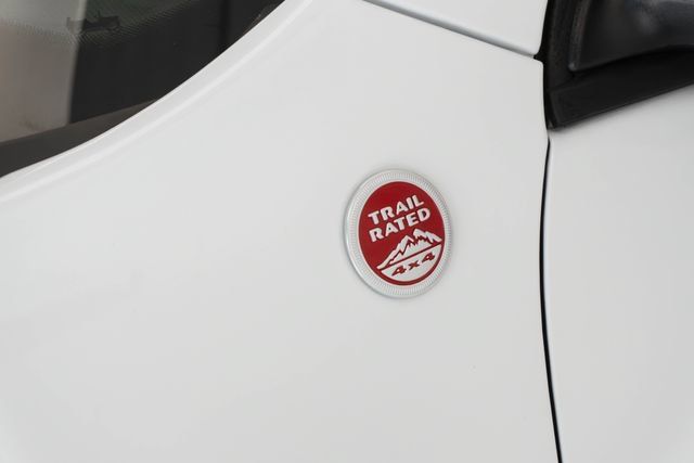 Used 2022 Jeep Cherokee Trailhawk AWD/4WD image 3