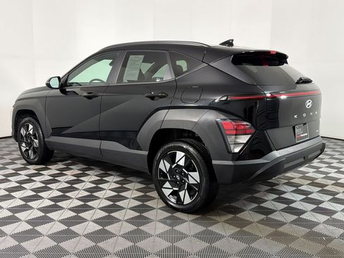 Used 2024 Hyundai Kona SEL AWD/4WD image 2