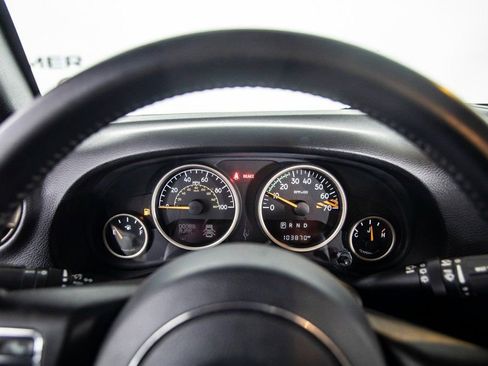 Used 2017 Jeep Wrangler Unlimited Sahara image 24