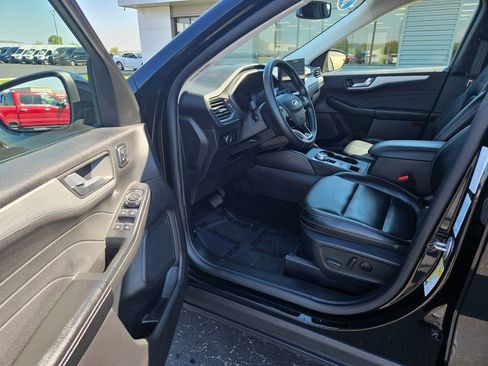 Used 2025 Ford Escape Platinum AWD/4WD image 13