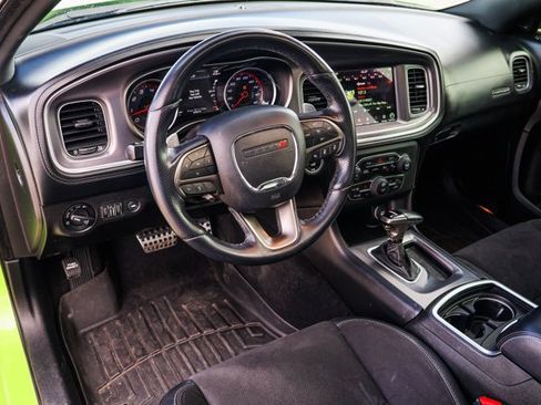 Used 2019 Dodge Charger Scat Pack w/ Dynamics Package RWD image 10