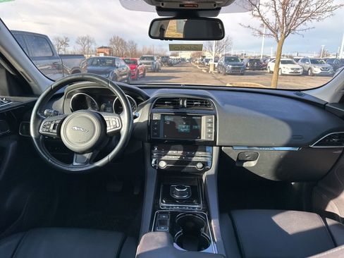 Used 2017 Jaguar F-PACE Premium image 20
