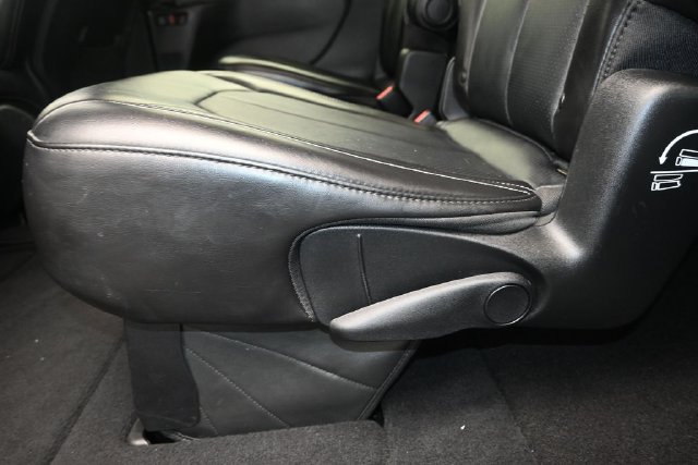 Used 2025 Chrysler Pacifica Select FWD image 10