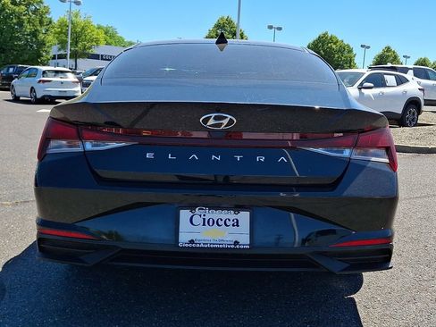 Used 2021 Hyundai Elantra SE FWD image 8