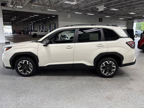 Used 2025 Subaru Forester Premium AWD/4WD image 4