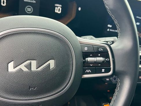 Used 2024 Kia Sorento S image 22