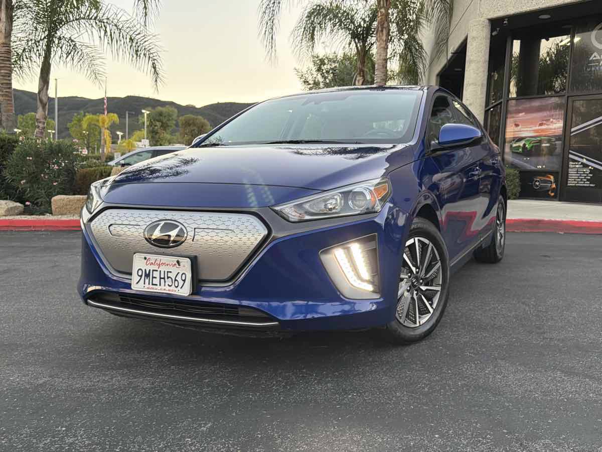 Used 2021 Hyundai Ioniq SE FWD image 2