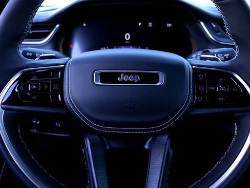 New 2025 Jeep Grand Cherokee Overland w/ Luxury Tech Group IV image 11