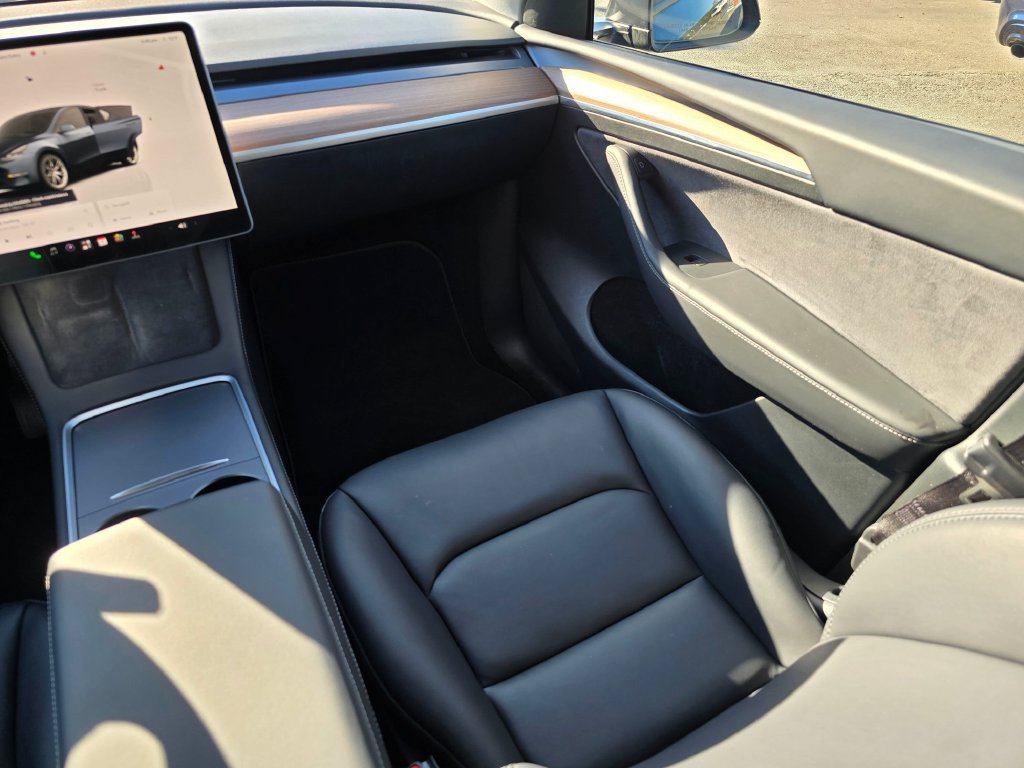 Used 2024 Tesla Model Y Long Range AWD/4WD image 19