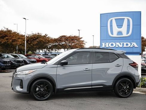 Used 2023 Nissan Kicks SR w/ SR Premium Package image 3