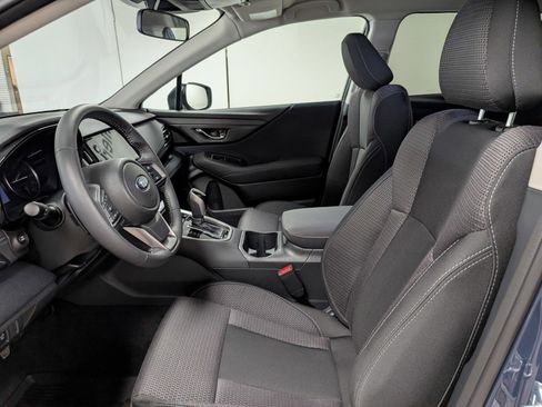 Used 2025 Subaru Outback Premium image 3