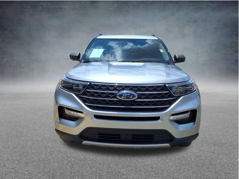 Used 2023 Ford Explorer XLT w/ Equipment Group 202A RWD image 2