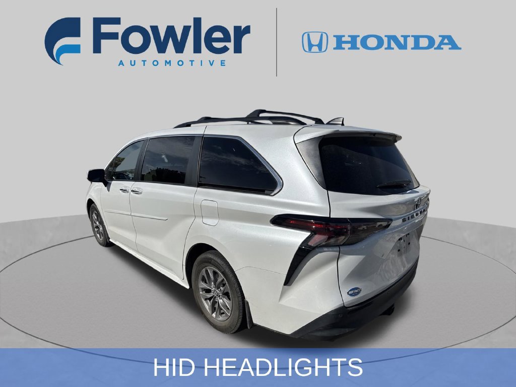 Used 2023 Toyota Sienna XLE FWD image 9